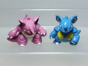 Pokemon Nidoking Tomy Figura e Nidoqueen Furuta Kaiyodo Portachiavi 1,4-1,5 pollici - Foto 1 di 12