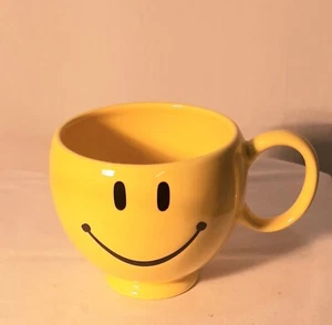 Yellow Smiley Face Emoji Large Collectible Teleflora Ceramic Coffee Mug/Planter - Picture 1 of 2