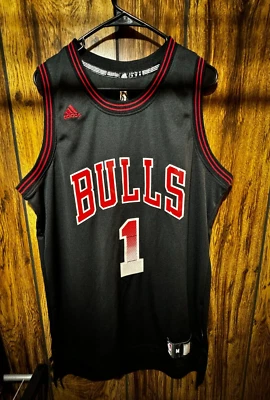 Camiseta alternativa Chicago Bulls Derrick Rose autêntica Adidas preta tamanho médio M - Imagem 1 de 3