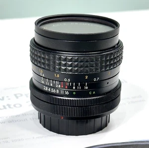 Lente Promaster MC Auto 28 mm f1:2,8 de colección con una tapa y filtro Hoya 55 mm - Imagen 1 de 7