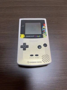 Nintendo Game Boy Color Oro Argento Pokemon Center Limited CGB-001 con custodia - Foto 1 di 4