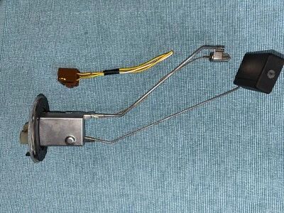 80 81 Toyota Celica LT ST GT 20R 22R Unidad de envío de flotador nivel tanque de combustible RA42 OEM Foto 1 de 4