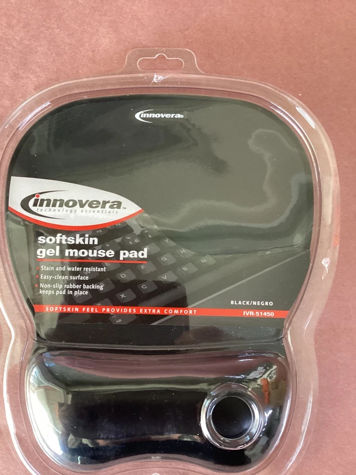 Innovera Softskin Gel Mouse Pad with Wrist Rest IVR-51450 Black - Image 1 of 3