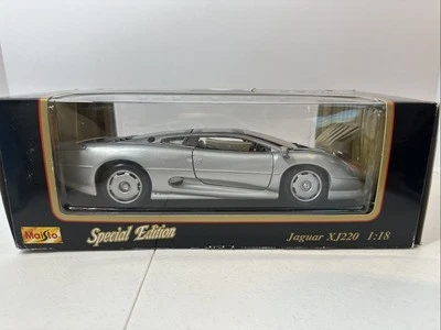 Coche diecast Intex Maisto escala 1:18 Jaguar XJ220 edición especial plateado 1992 Foto 1 de 4