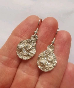 Orecchini pendenti in argento sterling insoliti testurizzati R99 - Foto 1 di 2
