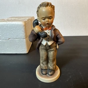 Goebel Hummel Hello HUM 124/0 Estatuilla Niño en Teléfono con Alemania - Imagen 1 de 8