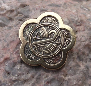 1985 WFDY World Youth Festival Moscow Golden Dove on Flower Pin Badge - Picture 1 of 2