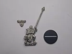 40K Sisters of Battle- 1x Standard Bearer. Adepta Sororitas. Metal OOP - Picture 1 of 1