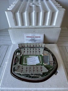NEU SELTEN Danbury Mint ARKANSAS RAZORBACKS Stadium Replica Box Echtheitszertifikat - Bild 1 von 19