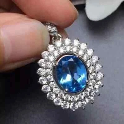 Colgante para mujer de topacio azul Londres de corte ovalado de 2 quilates enchapado en oro blanco de 14 quilates Foto 1 de 4