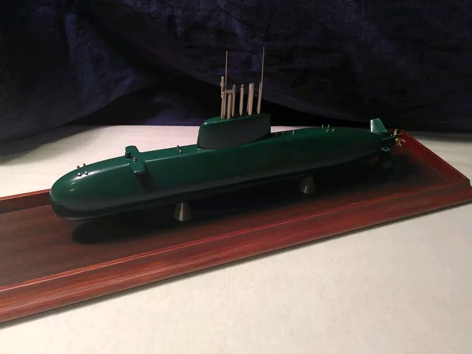U-Boot Dolphin Class 2 - Harald Fugmann Werft Modell 1:200 - fast Fertig  - Bild 1 von 4