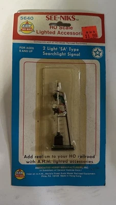 AHM 5640 HO See-niks 2 Light 'SA' Type Searchlight Signal - Image 1 of 2