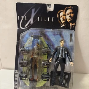 X-FILES AGENT FOX MULDER 6" Action Figure Series 1 MacFarlane Toys 1998 New - Picture 1 of 8