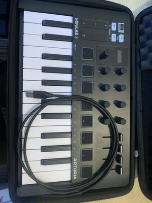 Arturia MiniLab 3 USB Midi Controller Keyboard Black BOXED + Power, Carry Case - Image 1 of 4
