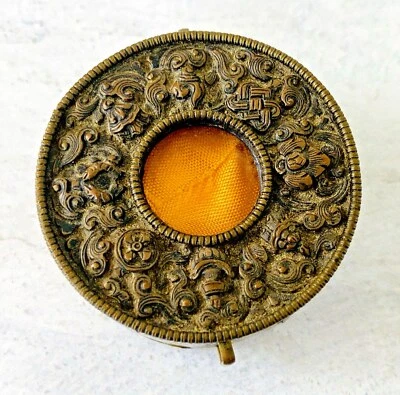 佛教遗物盒 Ghau Mahakala 带内容密封 罕见 圆形 旧吊坠 亚洲 — 第 1/4 张图片