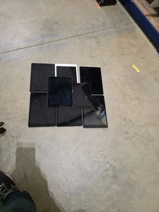 LOT 8 APPLE IPAD 5TH AIR 1 /2 FOR REPAIR ** READ ** - Afbeelding 1 van 2