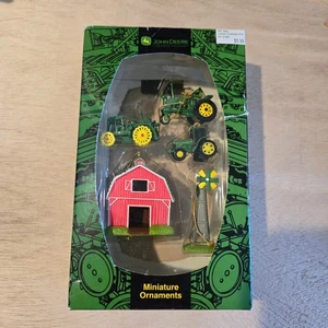 Neu im Karton John Deere Miniatur Ornamente - Bild 1 von 5