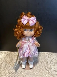 Goebel vintage di bambole Dolly Dingle ""Fiore di ametista leggero"" di Karen Kennedy - Foto 1 di 8