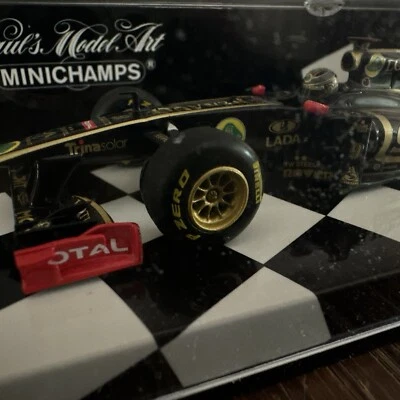 Minichamps Lotus Renault GP R31 driven by N Heidfeld 2011 - Image 1 of 4