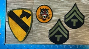 VINTAGE WW2 ERA LOT OF PATCHES 1ST CAVALRY MATCHED PAIR CHEVRONS 98A - Picture 1 of 5