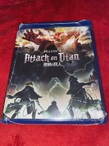 Attack on Titan: Komplette zweite Staffel 2 zwei Blu-ray Neu: Kleiner Gehäuseschaden - Bild 1 von 2