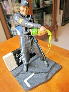 Ryan Newman Alltell Figur zeigt Ryan nach einem Sieg - Bild 1 von 4