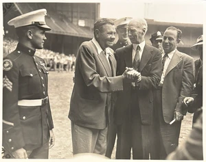 BABE RUTH & CONNIE MACK - BASEBALL-LEGENDEN - 1947 ZUGEHÖRIGES PRESSEFOTO - Bild 1 von 2