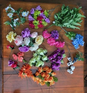 LARGE LOT OF ARTIFICIAL SILK FLOWERS - SPRING - SUMMER - CRAFTING  - Picture 1 of 6