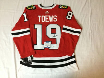 CAMISETA ADIDAS FIRMADA POR JONATHAN TOEWS CHICAGO BLACKHAWKS BECKETT BAS CERTIFICADO DE AUTENTICIDAD Q90672 Foto 1 de 4