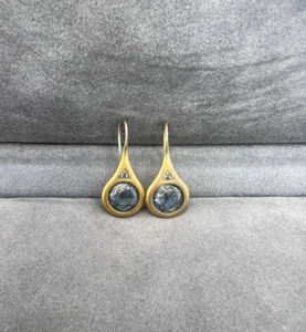 Orecchini pendenti Julie Sandlau argento sterling placcato oro 22 ct zirconi blu - Foto 1 di 4