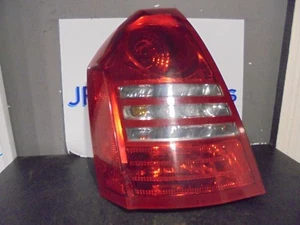05-10 CHRYSLER 300C BERLINA N/S PASAJEROS LUZ TRASERA LATERAL - Imagen 1 de 2