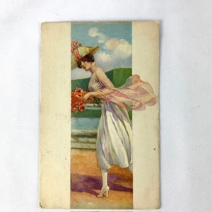 Jugendstil Postkarte, Frau geht im Wind, Illustration, Vintage, UNBENUTZT - Bild 1 von 3