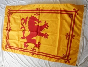 Bannière royale d'Écosse - Drapeau rampant lion jaune et rouge 3' de haut x 5' de large nylon - Photo 1/5
