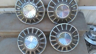 1968 - 69 福特野马原装不锈钢 14 英寸轮毂盖四件套 — 第 1/4 张图片