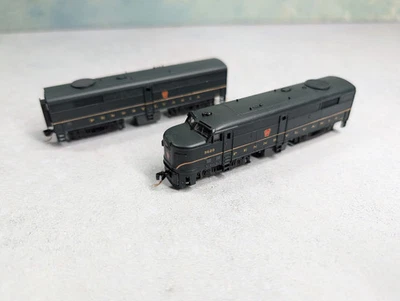 USED Life-Like N Scale F2 Diesel Loco Powered A&B Set PRR #9620 Runs Great DC - Image 1 of 4
