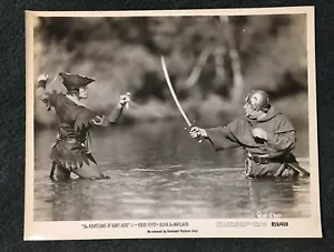 ADVENTURES OF ROBIN HOOD 1956R original photo! FANTASTIC ERROL FLYNN SWORDFIGHT! - Picture 1 of 2