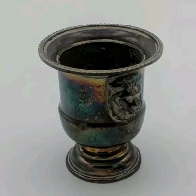 Jarrón Urna con Cabezas de León Plateado Viners of Sheffield Inglaterra Vintage 3 ⭐⭐ Foto 1 de 4