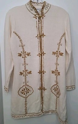 Cárdigan largo para mujer Coldwater Creek marfil y dorado con botones de palanca bordados Foto 1 de 4