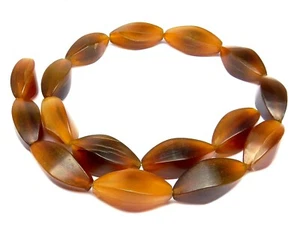 😏 Horn Perlen "Goldenes Horn" gedrehte Vierkant-Oliven 25x10 mm Hornperlen 😉 - Picture 1 of 1