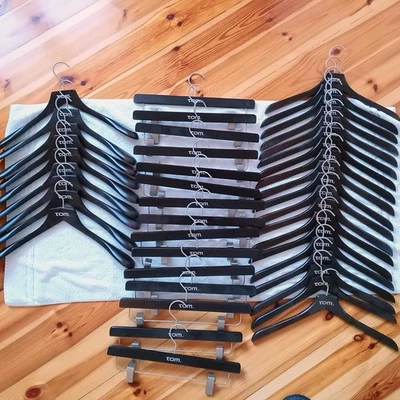 Designer Hosenbügel aus Holz, Dunkelbraun, Sehr gut erhalten - Bild 1 von 4