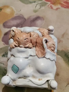 Vintage Tinkerware Zwillinge Baby Hase Kaninchen im Bett handbemalt John Valentine UK - Bild 1 von 6