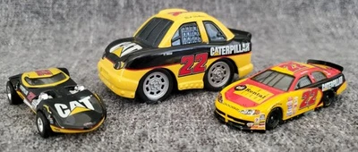 Lote de autos de juguete Nascar Ward Burton #22 Caterpillar - Hotwheels y campeones de carreras Foto 1 de 4