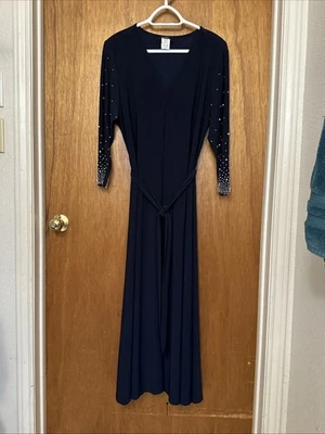 海军蓝半正装连衣裙,串珠袖和腰带。 穿过一次。 — 第 1/4 张图片
