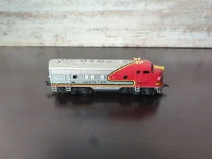 Santa Fe #4015 Locomotive HO Scale Model Train Car - Picture 1 of 7
