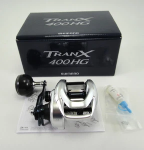 NUOVO MULINELLO SHIMANO TRANX 400 HG 400HGA RH *VENDITORE USA/CONSEGNA GRATUITA USPS 1-3 GIORNI* - Foto 1 di 1