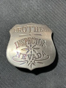 Bordellinspektor Nevada Western Cowboy Whiskey Girls Anstecker Pin veraltet - Bild 1 von 3