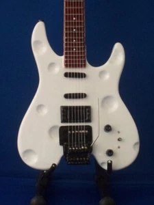 Miniatur Gitarre BLUE OYSTER KULT Buck Dharma GESCHENK Memorabilia GRATISSTÄNDER - Bild 1 von 6