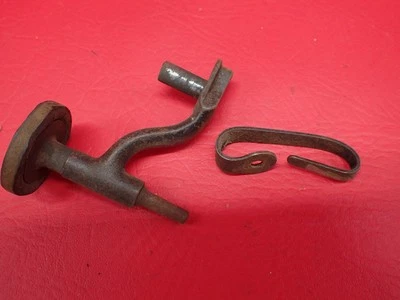 Antigua máquina de coser con pedal de montaje en marco bobinadora Foto 1 de 4