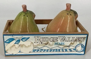 Vintage Russ Ridge Valley Pears Farms Mini SALT & PEPPER SHAKERS Apple Crate - Picture 1 of 11