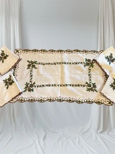 4 servilletas navideñas bordadas de muérdago y 1 mantel central - Imagen 1 de 10